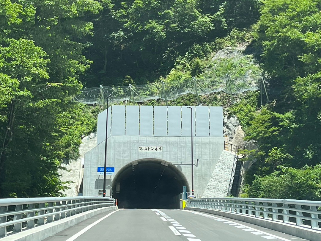 冠山峠道路塚地区改良舗装工事 