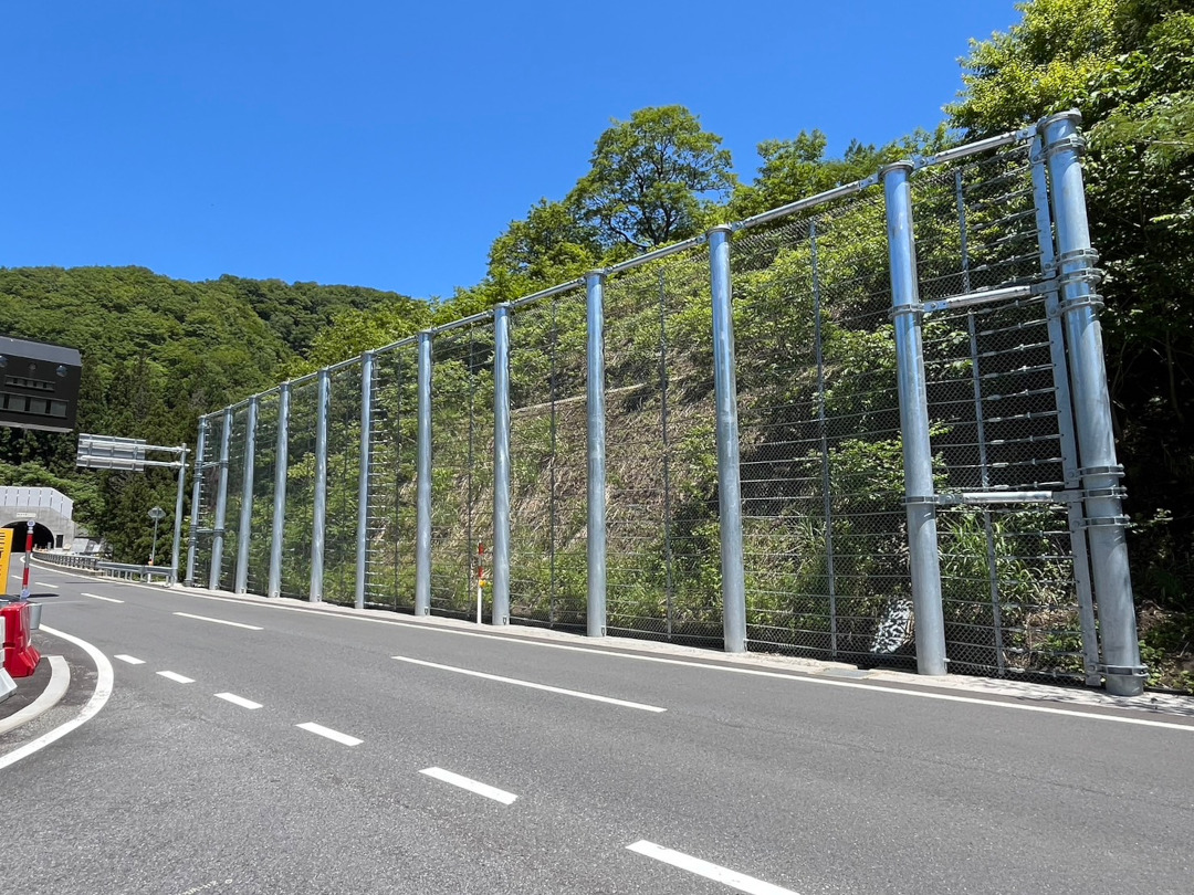 冠山峠道路第2号トンネル舗装工事